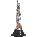 Bronzefigur einer Hofdame auf Holzsockel