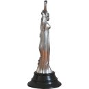Bronzefigur einer Hofdame auf Holzsockel