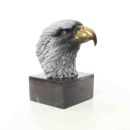 Große farbige Bronze eines Adlerkopfes